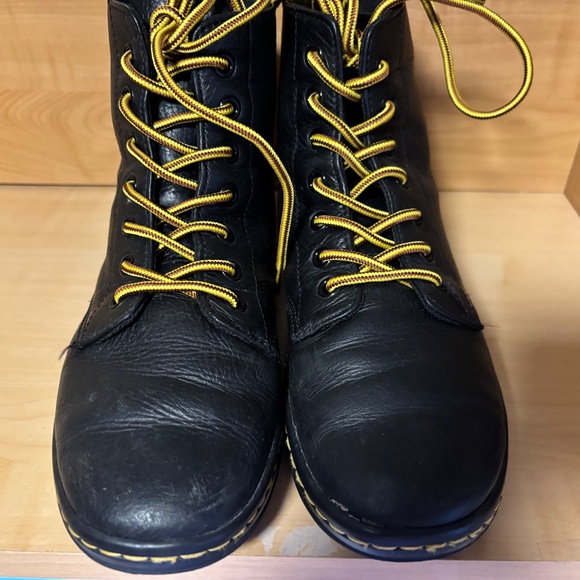 Dr. Marten's Leyton Women Black Boots, Size 7 - Picture 3 of 5